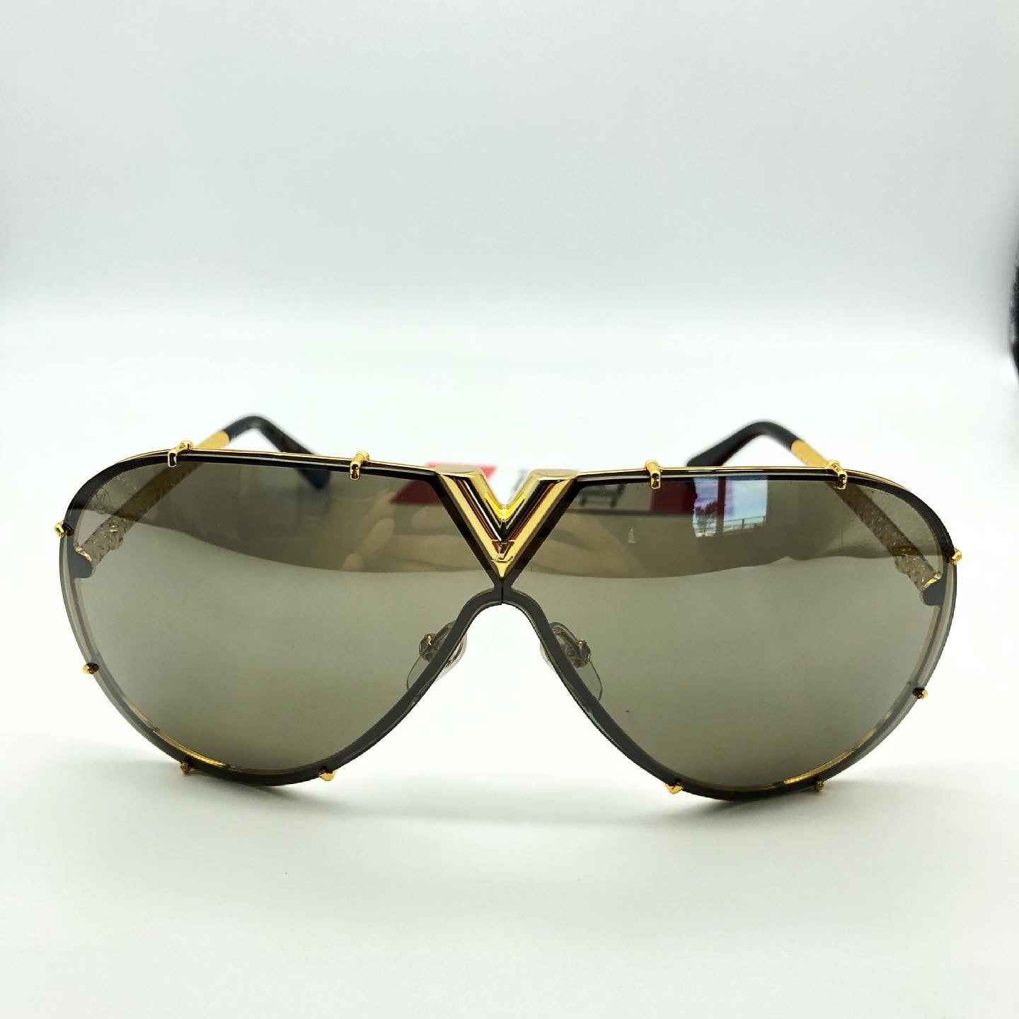 Louis Vuitton Lv Drive Sunglasses In Silver